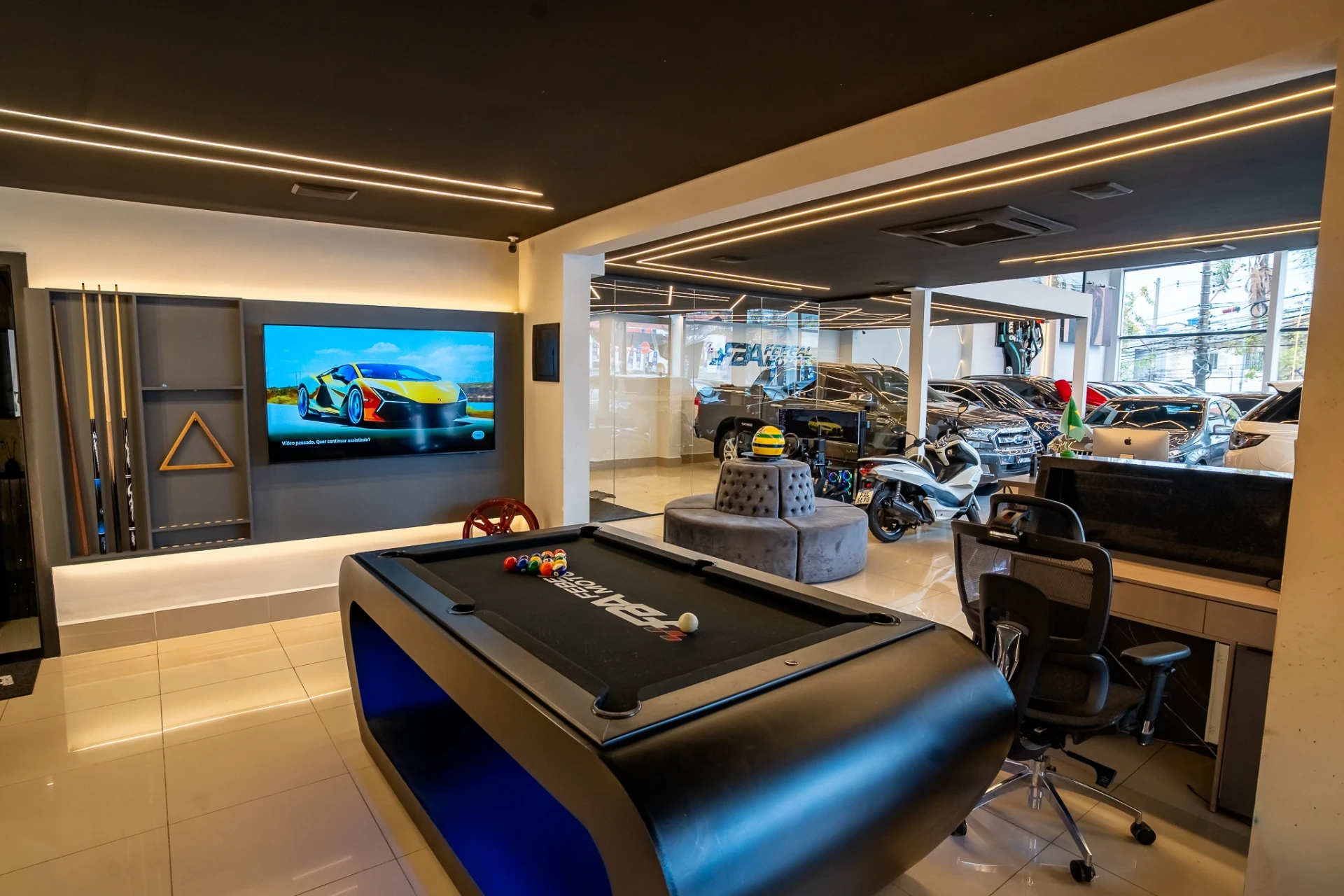 Showroom Febeal Motors com entrega de veículo